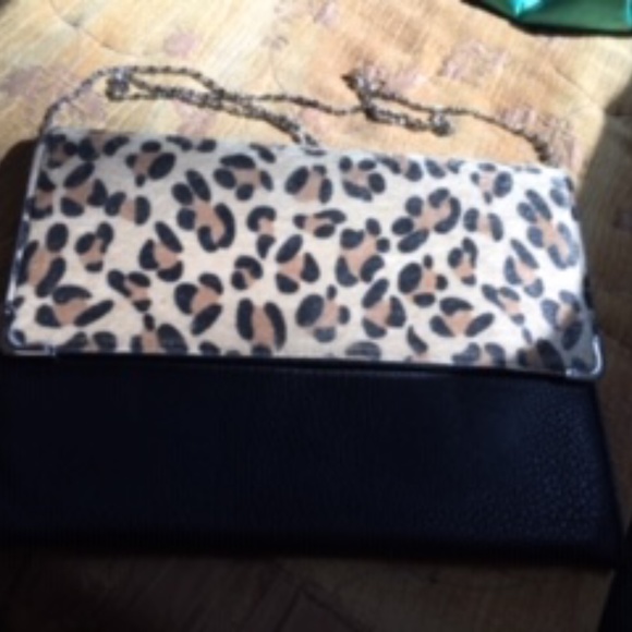 BEAUTIFUL LEOPARD AND BLACK CLUTCH EXCELLENT CONDITION - Picture 4 of 6